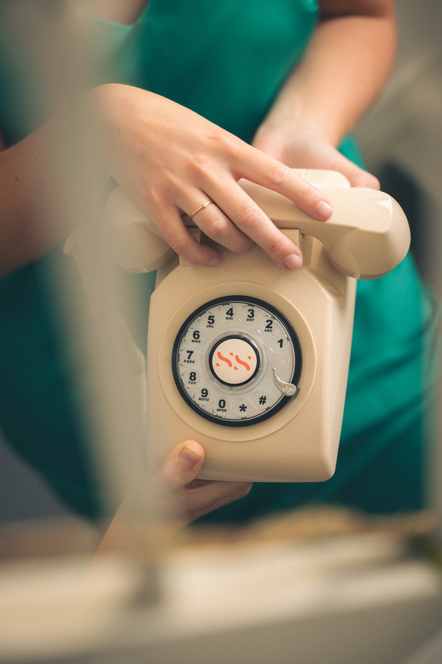Vintage rotary phone als audio-gastenboek op een bruiloft